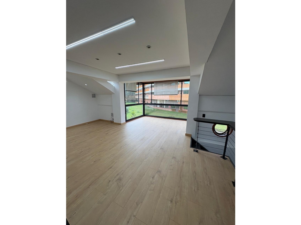 VENTA LOCAL COMERCIAL-CON DOBLE DESTINACIÓN-MALL EN EL RETIRO — foto 3