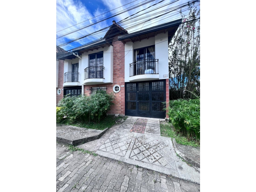 VENTA DE CASA EN UNIDAD ABIERTA EN LA CEJA