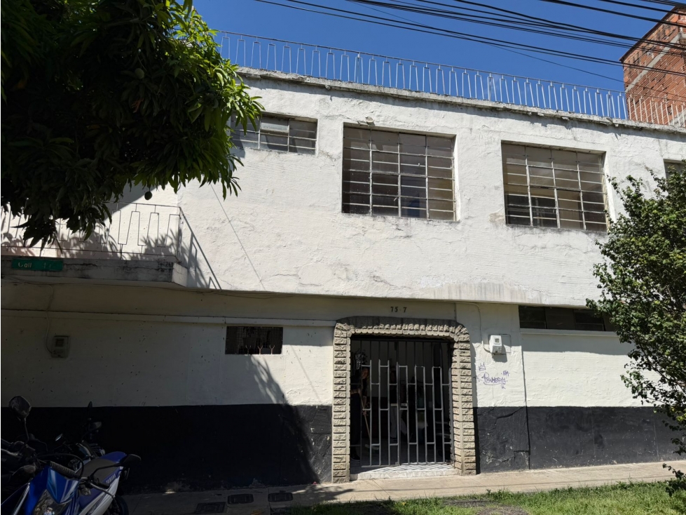 VENTA DE CASA LOTE PARA CONSTRUIR EN EL VELODROMO