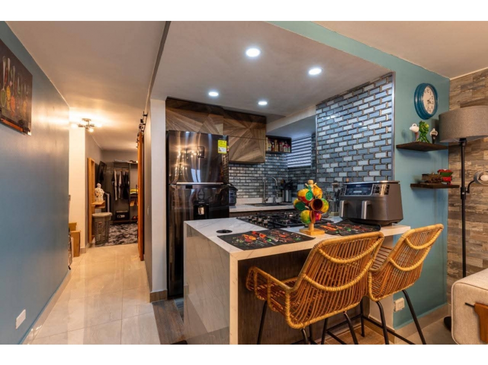 VENTA HERMOSO APARTAESTUDIO DE LUJO AMOBLADO LA CANDELARIA- MEDELLÍN