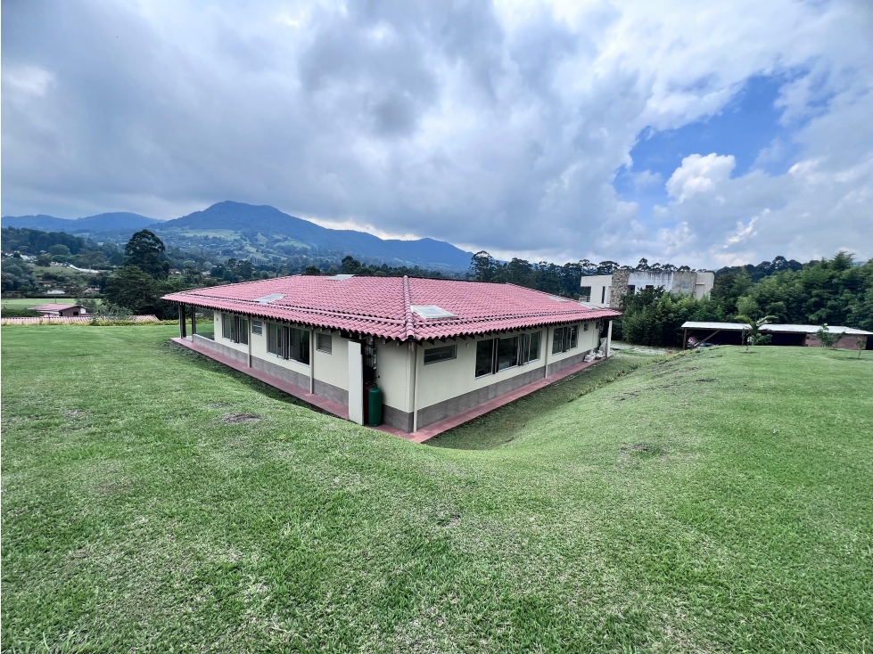 VENTA DE CASA CAMPESTRE EN PIEDEMONTE - LA CEJA