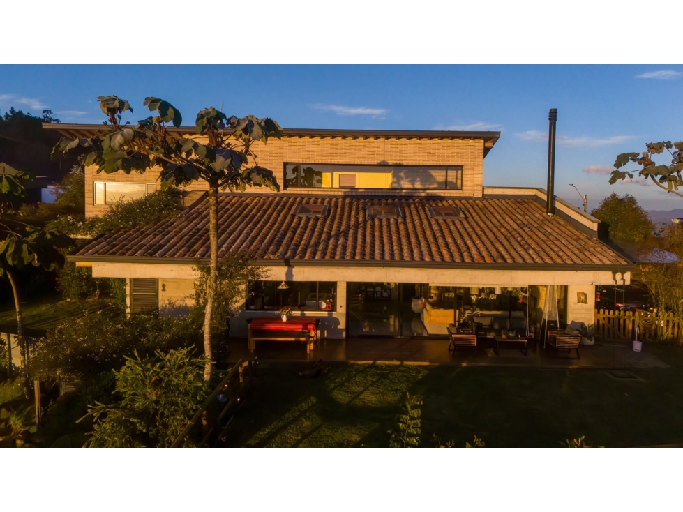 VENTA DE CASA CAMPESTRE EN ALTOS DEL ESCOBERO ENVIGADO