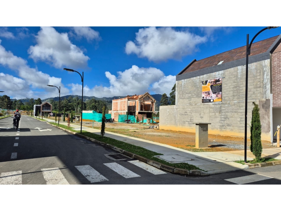 VENTA DE LOTE EN UNIDAD CERRADA LA CEJA