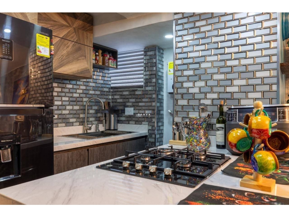 VENTA HERMOSO APARTAESTUDIO DE LUJO AMOBLADO LA CANDELARIA- MEDELLÍN — foto 3