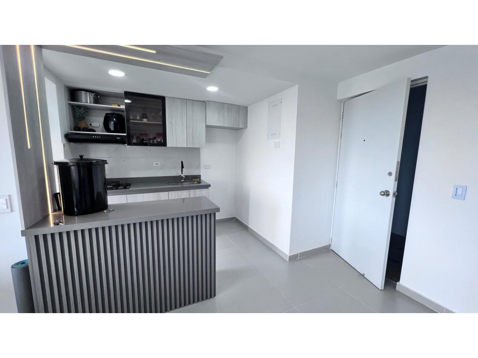 VENTA DE APARTAMENTO EN RIONEGRO CERCA A MALL - CON COLEGA