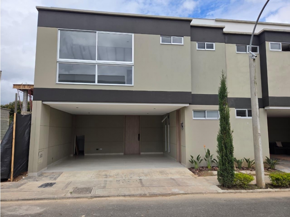 VENTA CASA EN EL SECTOR GUALANDAY RIONEGRO - CON COLEGA
