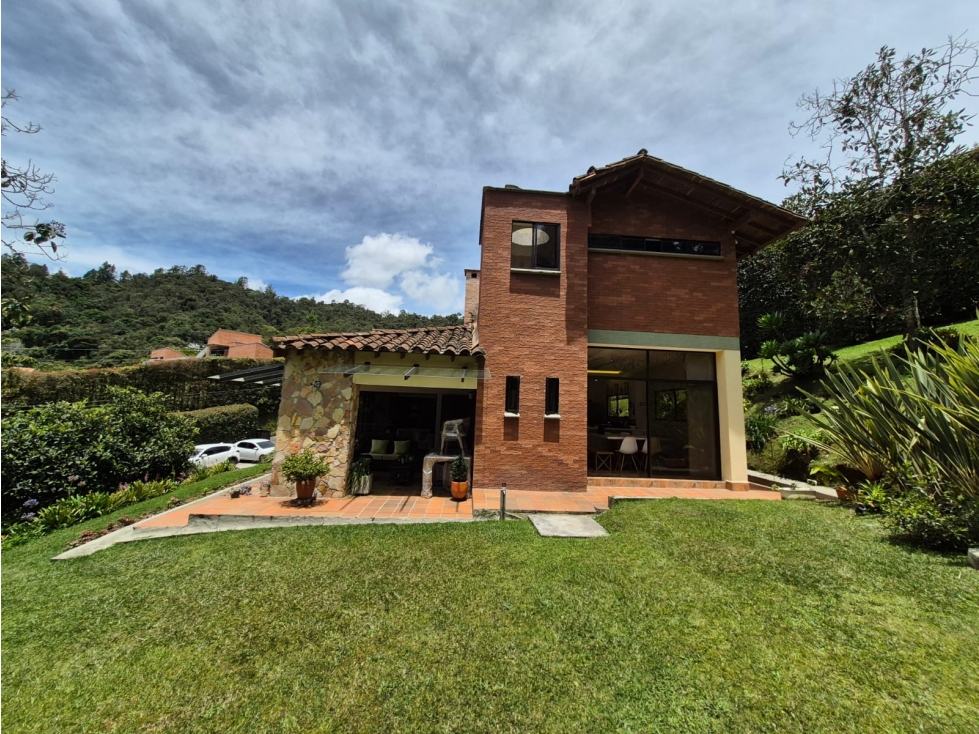 VENTA DE CASA CAMPESTRE EN ALTOS DEL ESCOBERO ENVIGADO