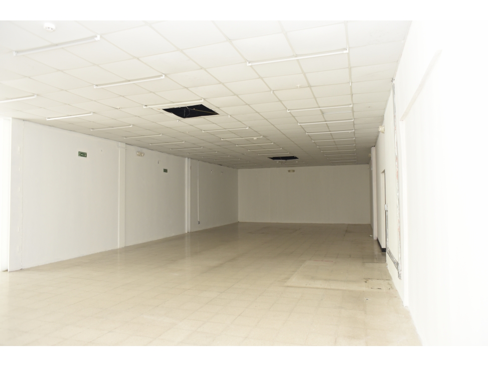 LOCAL EN PLAZA EL CANGREJO 90M2