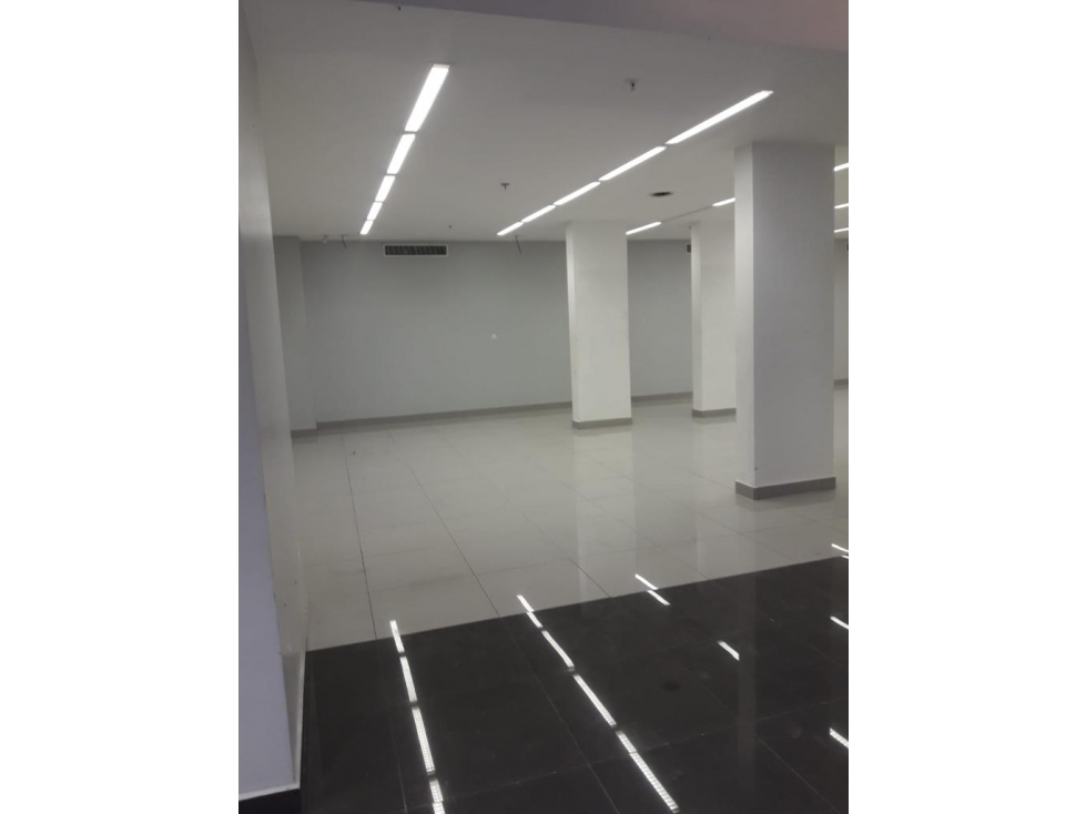 Local de 580 mts2 en Los Andes Mall - 3