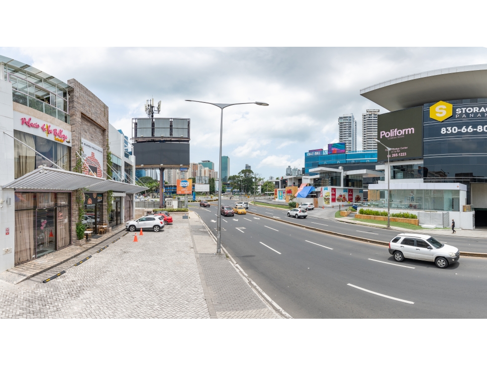 EXCELENTE LOCAL EN PLAZA PREMIER, VIA BRASIL DE 306 MTS2 — foto 3