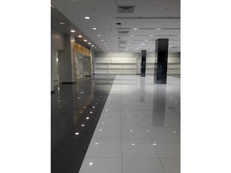 Local de 580 mts2 en Los Andes Mall - 5