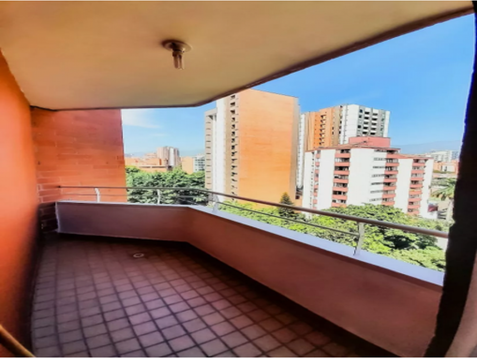 Apartamento En Venta En El Primer Parque De Laureles