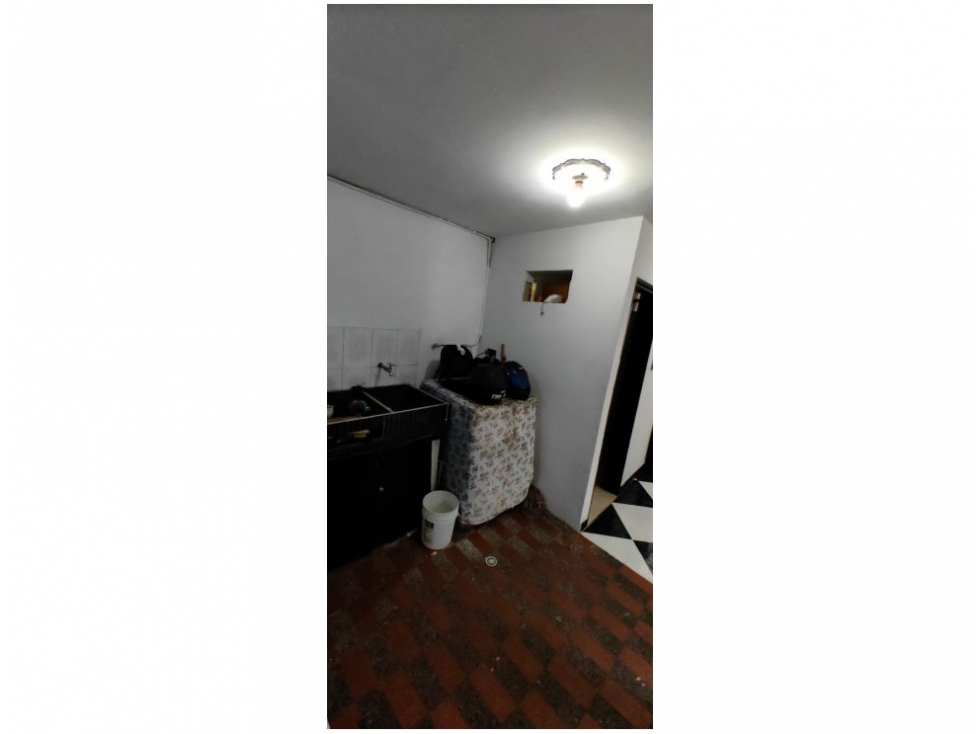 Casa en venta, San Javier, Medellín. — foto 2