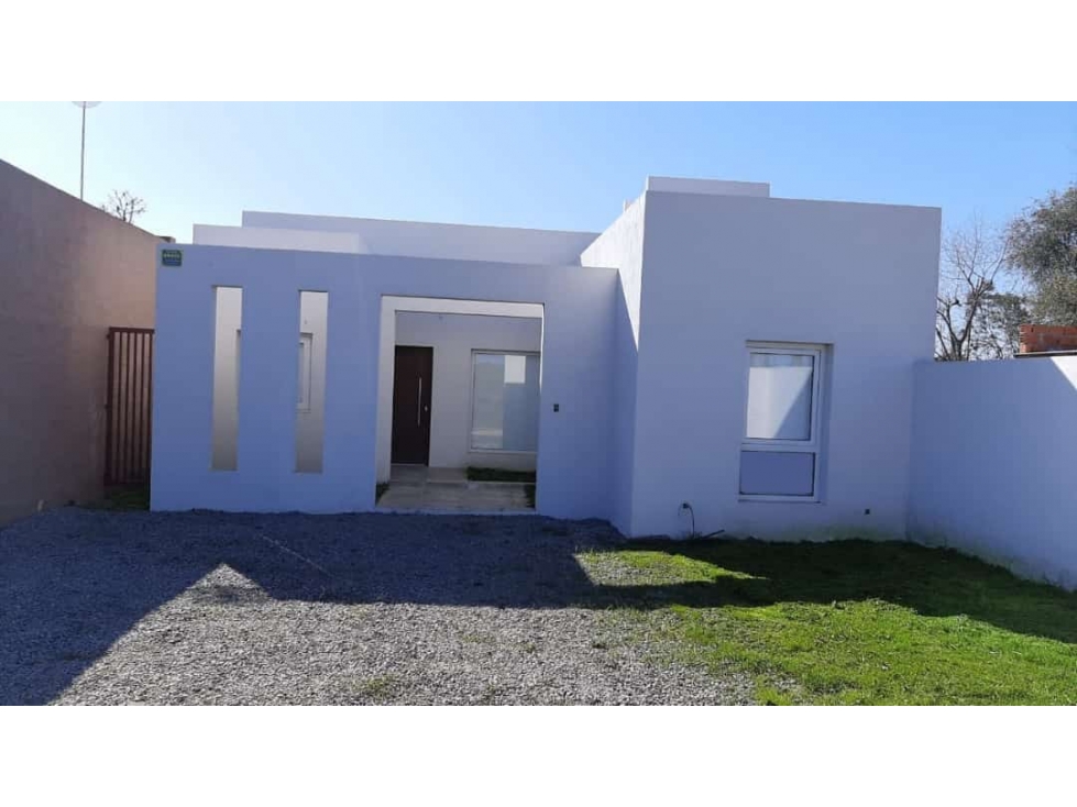 EN VENTA CASA 2 DORMITORIOS / ZONA LA RURAL - TANDIL - 1