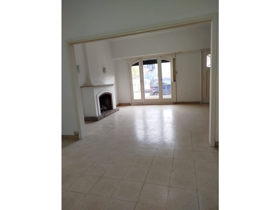 En Venta Propiedad de 4 dormitorios. Excelente ubicación - 2