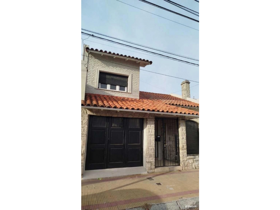 En Venta Propiedad de 4 dormitorios. Excelente ubicación - 1