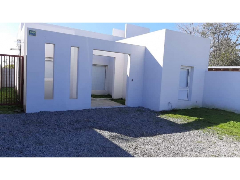 EN VENTA CASA 2 DORMITORIOS / ZONA LA RURAL - TANDIL - 2