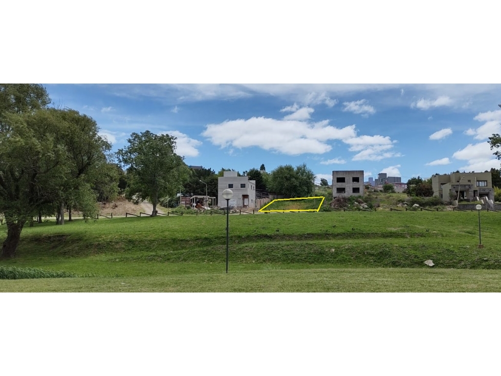 Lote zona Dique con amplio frente - 4