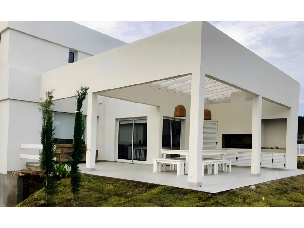 CASA EN VENTA EN COSTA ESMERALDA - 3