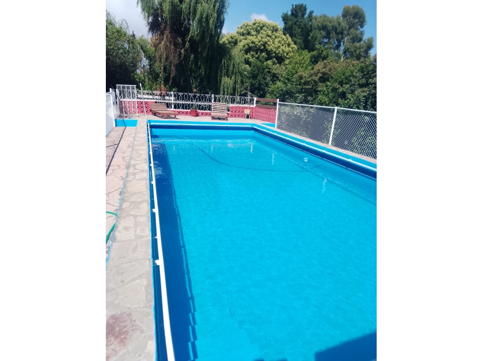 Casa quinta con pileta y quincho la Elena