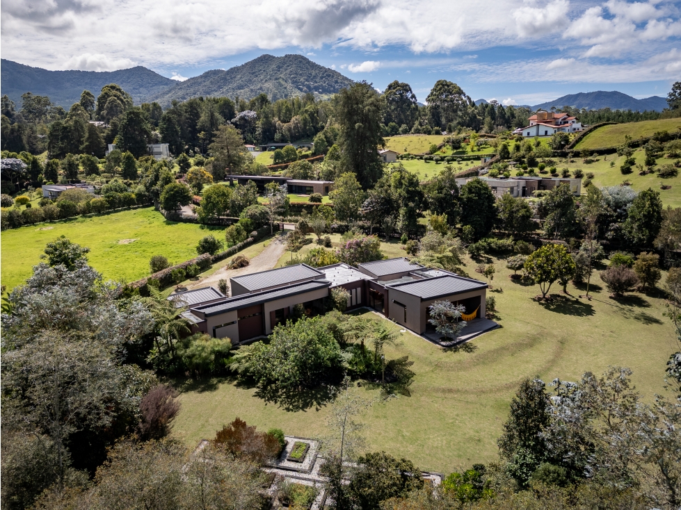 EN VENTA Casa Jardín, una propiedad que se abre al paisaje