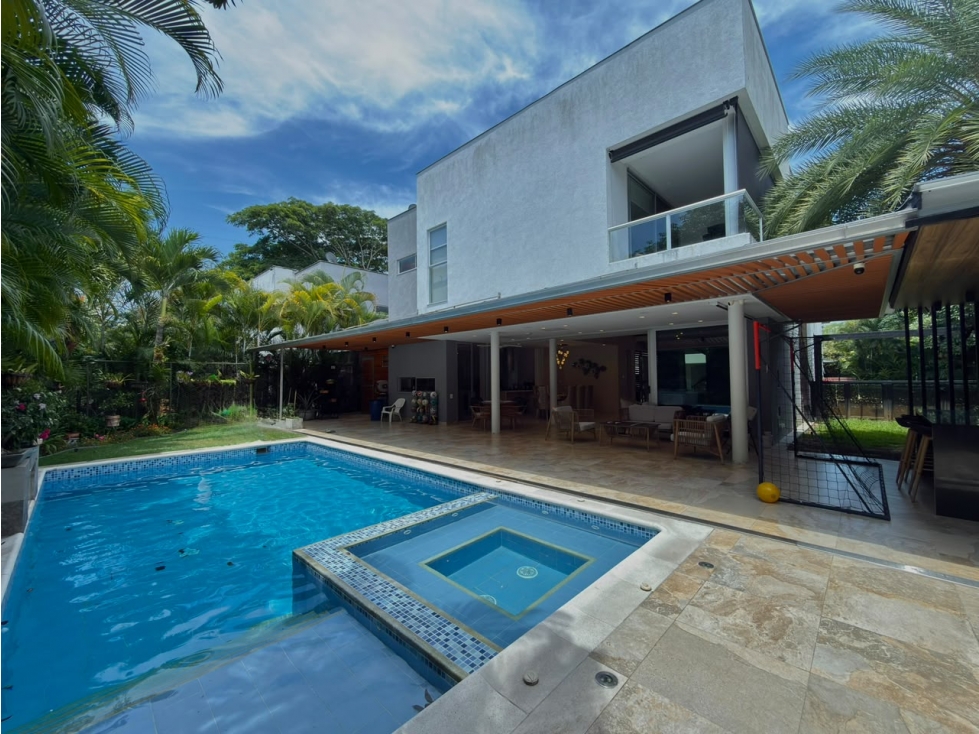 Casa en condominio Campestre, Pance sur de Cali. 485 m2 Lote