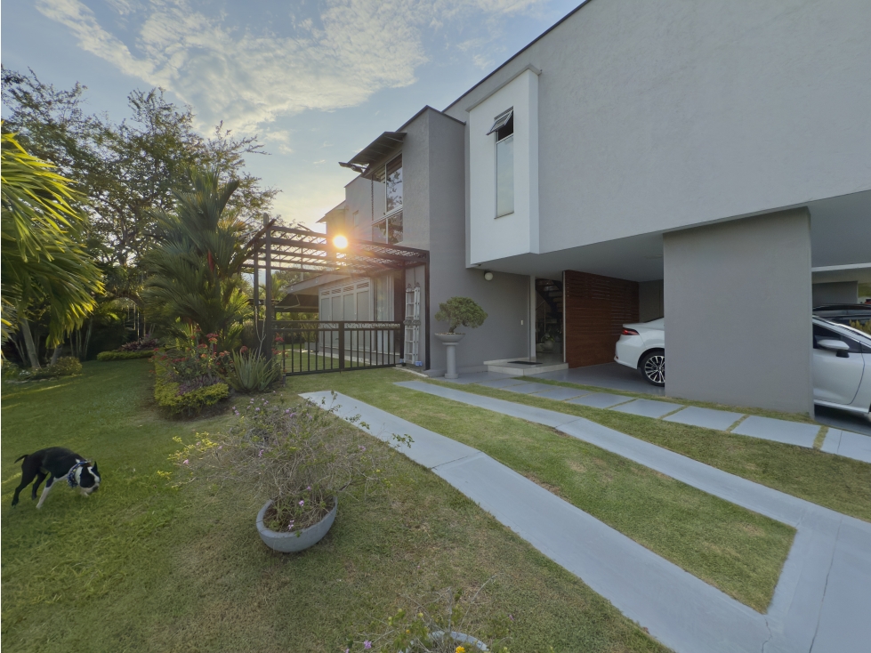 Linda casa campestre en Pance, 300 m2 Uno de los mejores condominios