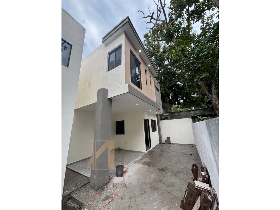 Casa Nueva en Venta en conjunto habitacional. - Col. Niños Héroes
