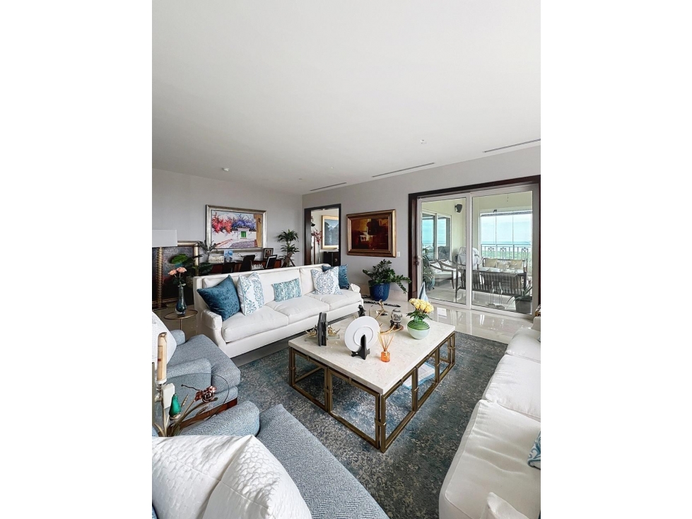 Residencia Exclusiva en Venta en Santa María