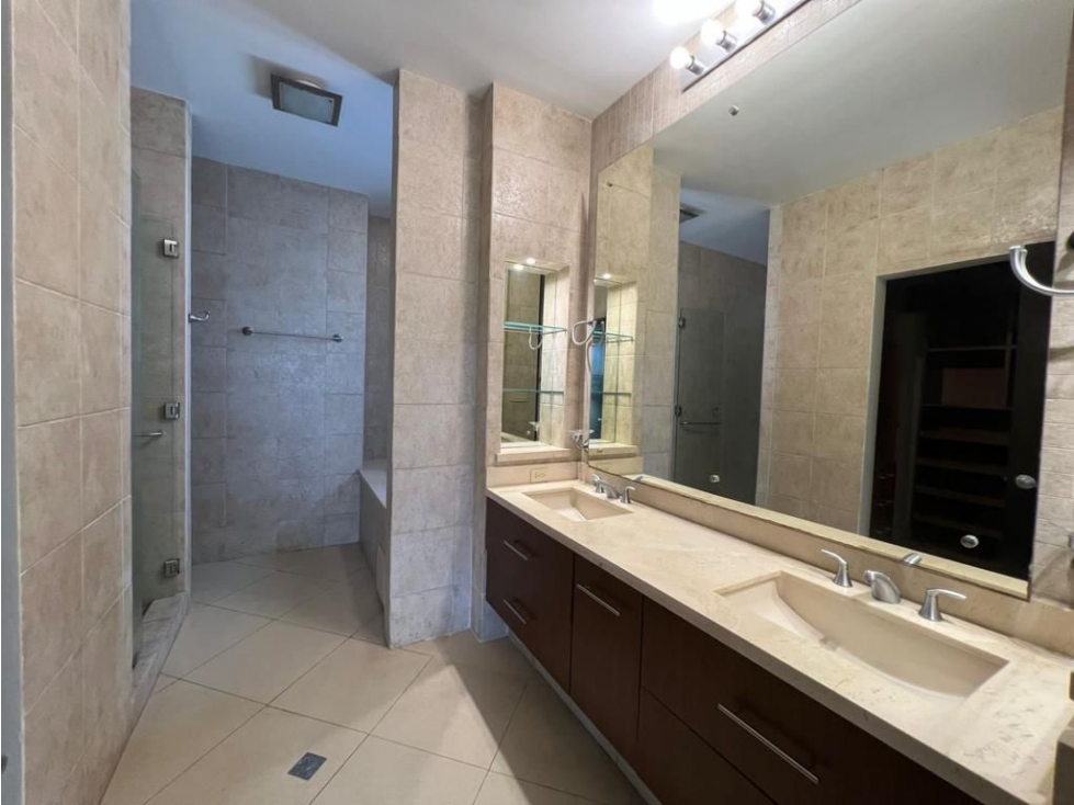 Alquiler en Clayton, apartamento en Embassy Club — foto 4