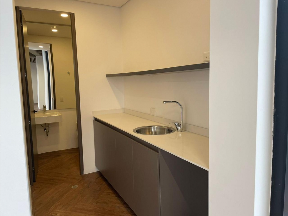 ARRIENDO EXCELENTE OFICINA EN EL RETIRO. 201 M2 — foto 6