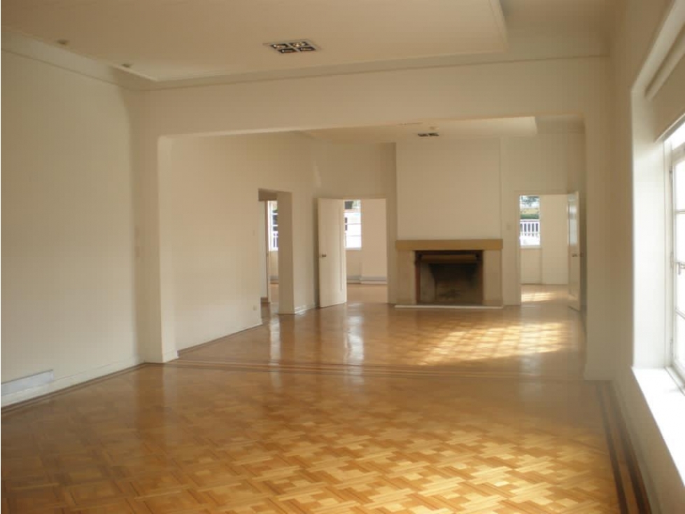 ARRIENDO OFICINA EN EL NOGAL. 648 M2 + 1400 M2 DE JARDÍN — foto 2