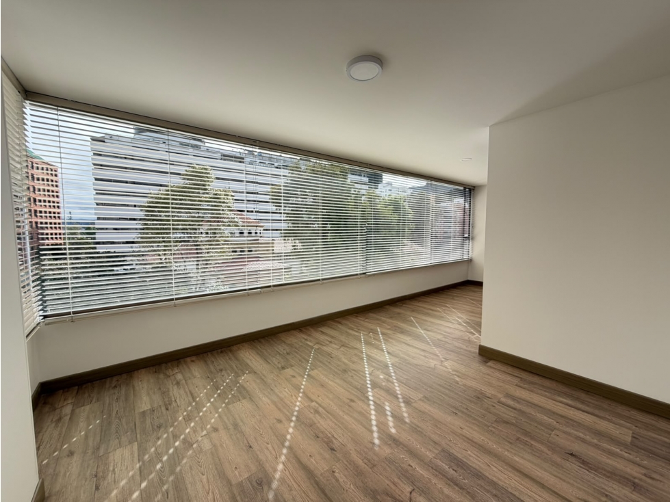 ARRIENDO ILUMINADO APARTAMENTO EN CHICO RESERVADO. 140 M2 — foto 4