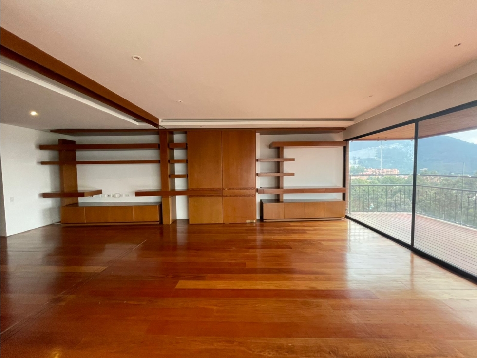 ARRIENDO EXCLUSIVO APARTAMENTO EN USAQUÉN. 277 M2
