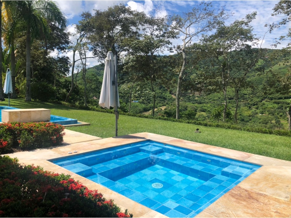ARRIENDO CASA AMW 08. 4 CAURTOS - 5