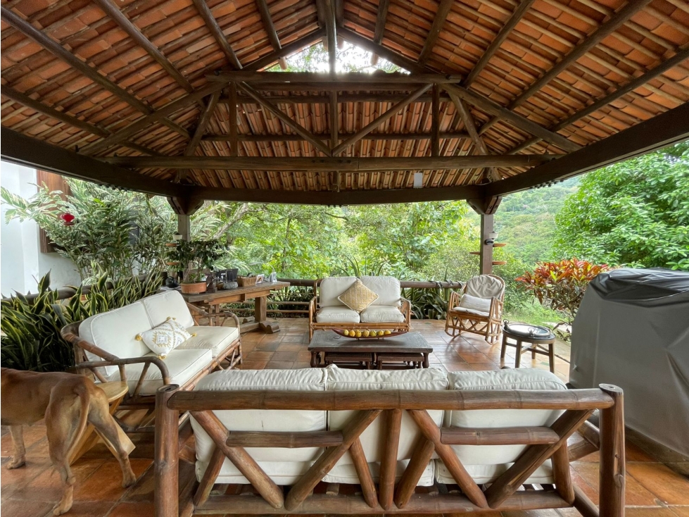 SE VENDE HERMOSA FINCA EN LA MESA 11 HECTAREAS