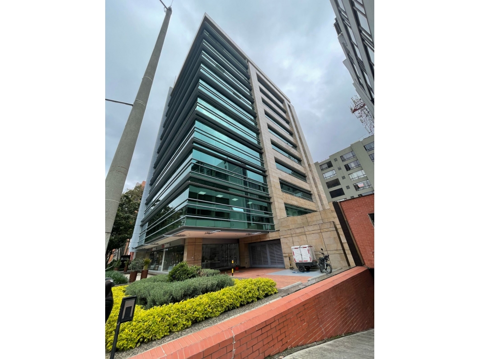 VENDO ARRIENDO ESPECTACULAR OFICINA EN CHICO. 564 M2 