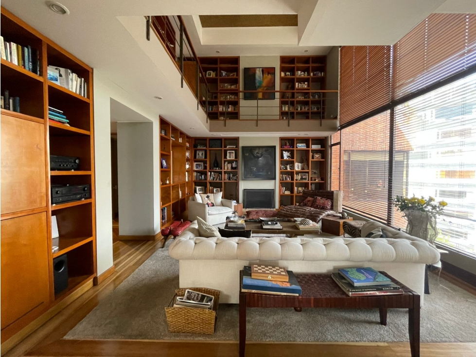 VENDO EXCELENTE APARTAMENTO EN EL CORAZÓN. 500 M2 + 120 M2 T