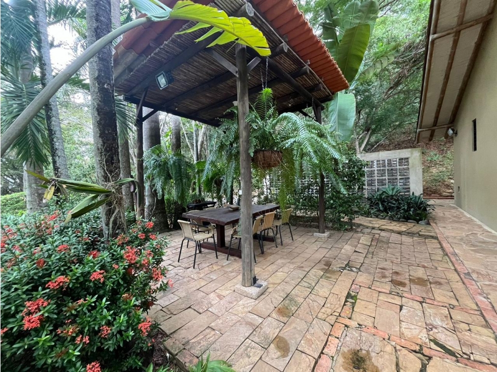SE VENDE CASA EN NILO 450m2 CASA AUXILIAR 70m2 - 4