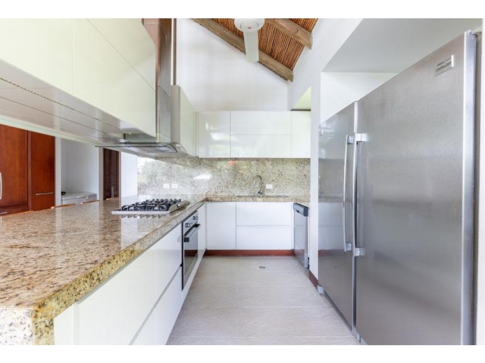 ARRIENDO CASA AMZ 09. 4 CUARTOS - 3