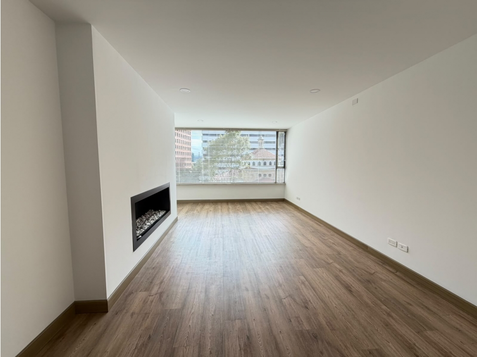 ARRIENDO ILUMINADO APARTAMENTO EN CHICO RESERVADO. 140 M2