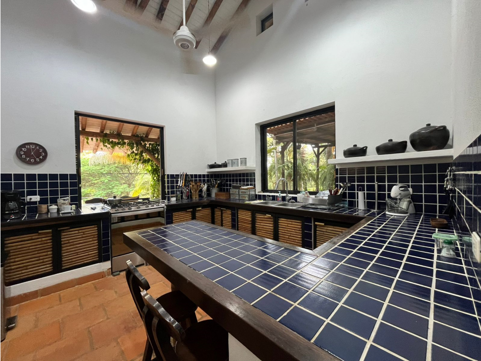 SE VENDE CASA EN NILO 450m2 CASA AUXILIAR 70m2 - 6