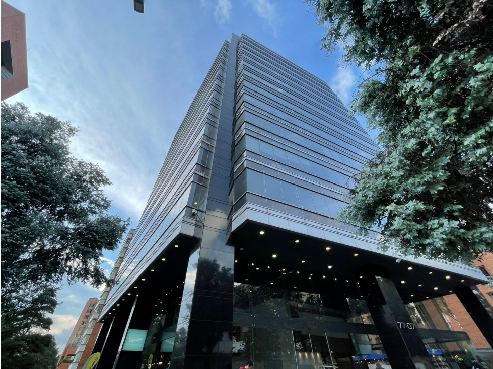 OFREZCO OFICINA EN EXCELENTE EDIFICIO EN EL NOGAL. 723 M2
