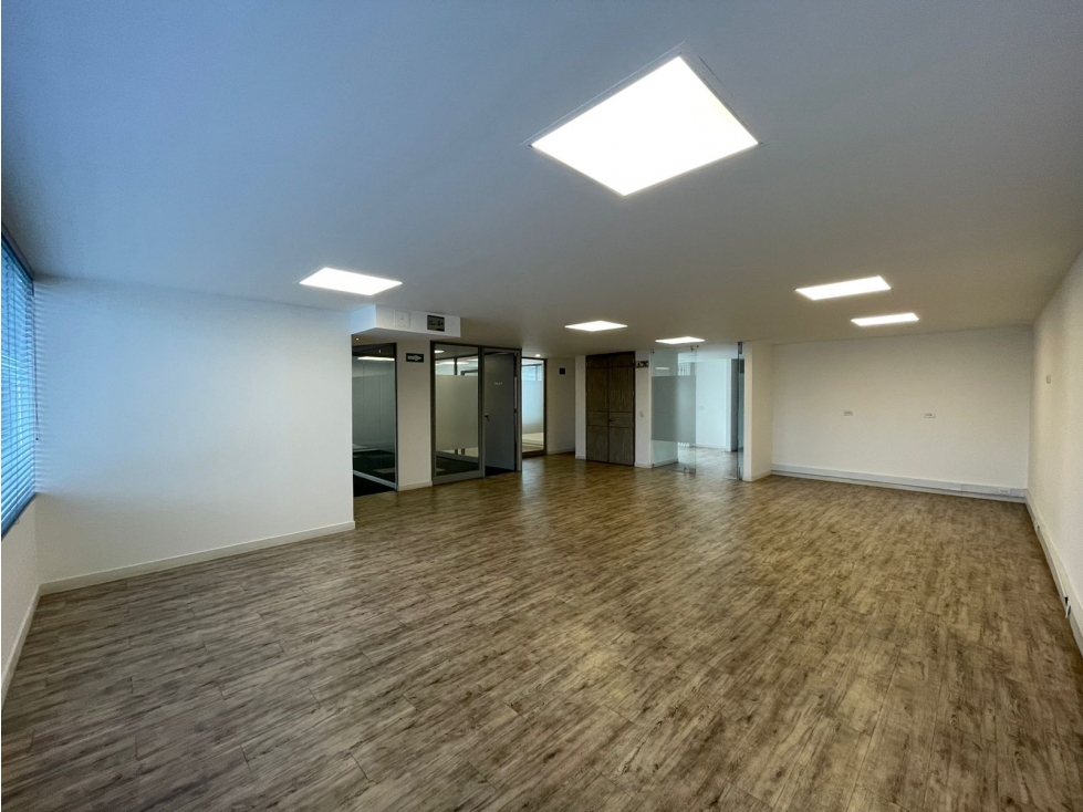 SE VENDE OFICINA EN LA ZONA ROSA 128m2