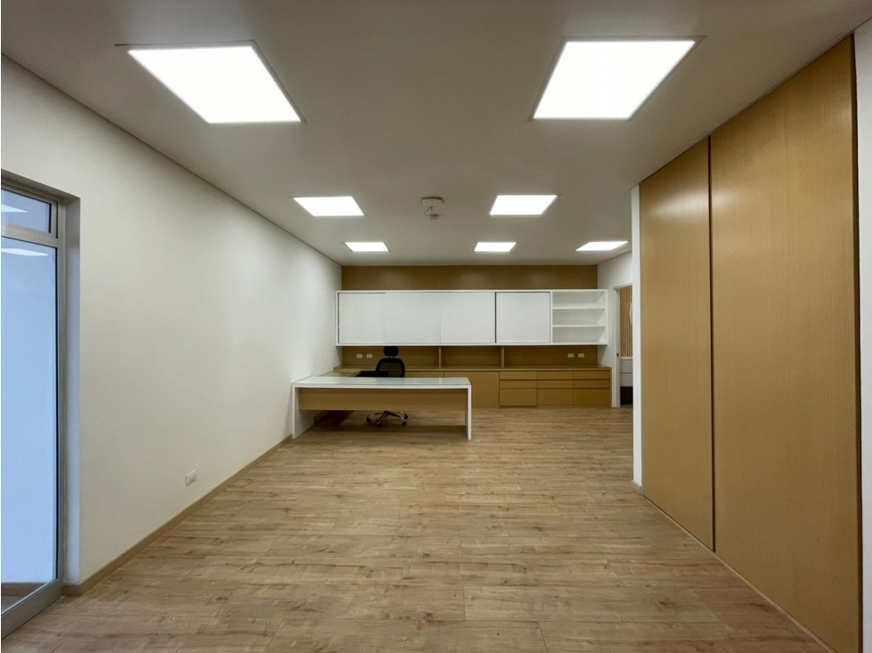 SE VENDE Y ARRIENDA OFICINA EN SANTA BARBARA 600m2 — foto 2