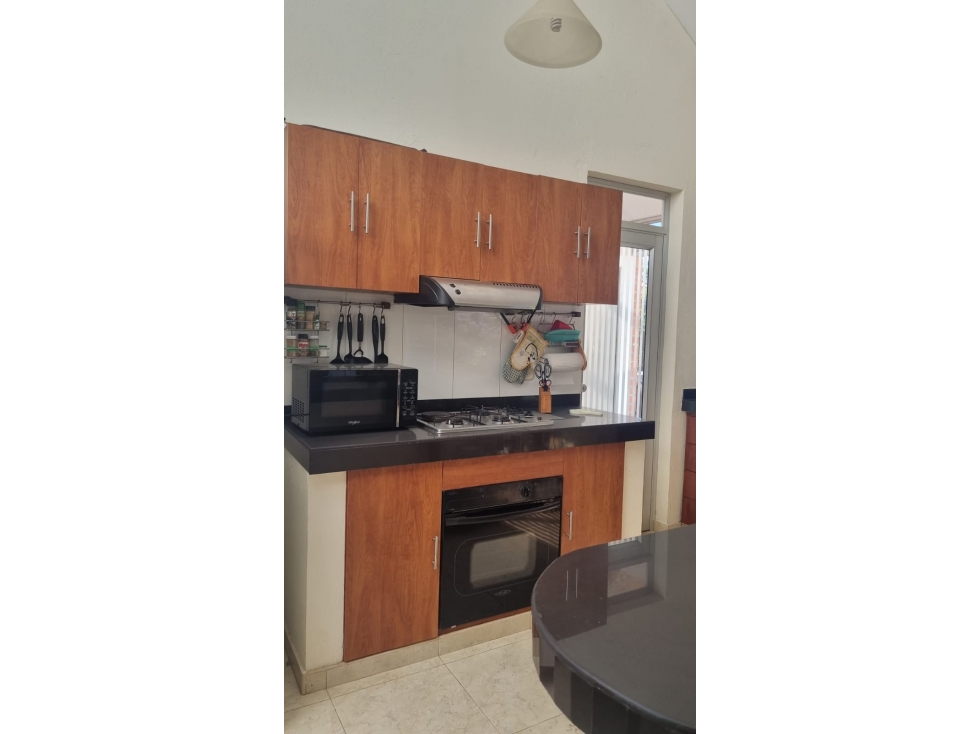 ARRIENDO CASA EN CONJUNTO CERRADO EN ANAPOIMA. 4 CUARTOS. 8 PAX - 2