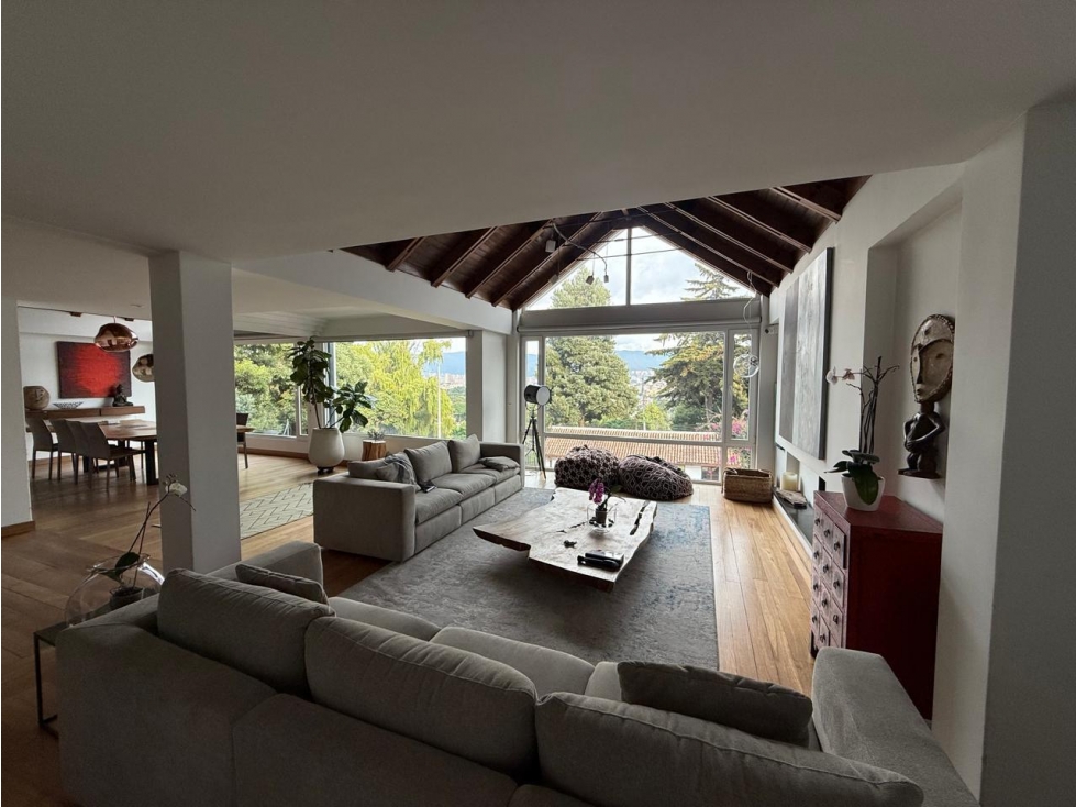 VENDO HERMOSA CASA EN LINDARAJA. 278 M2 + 12 M2 DE TERRAZA.