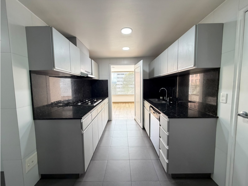 ARRIENDO ILUMINADO APARTAMENTO EN CHICO RESERVADO. 140 M2 — foto 6