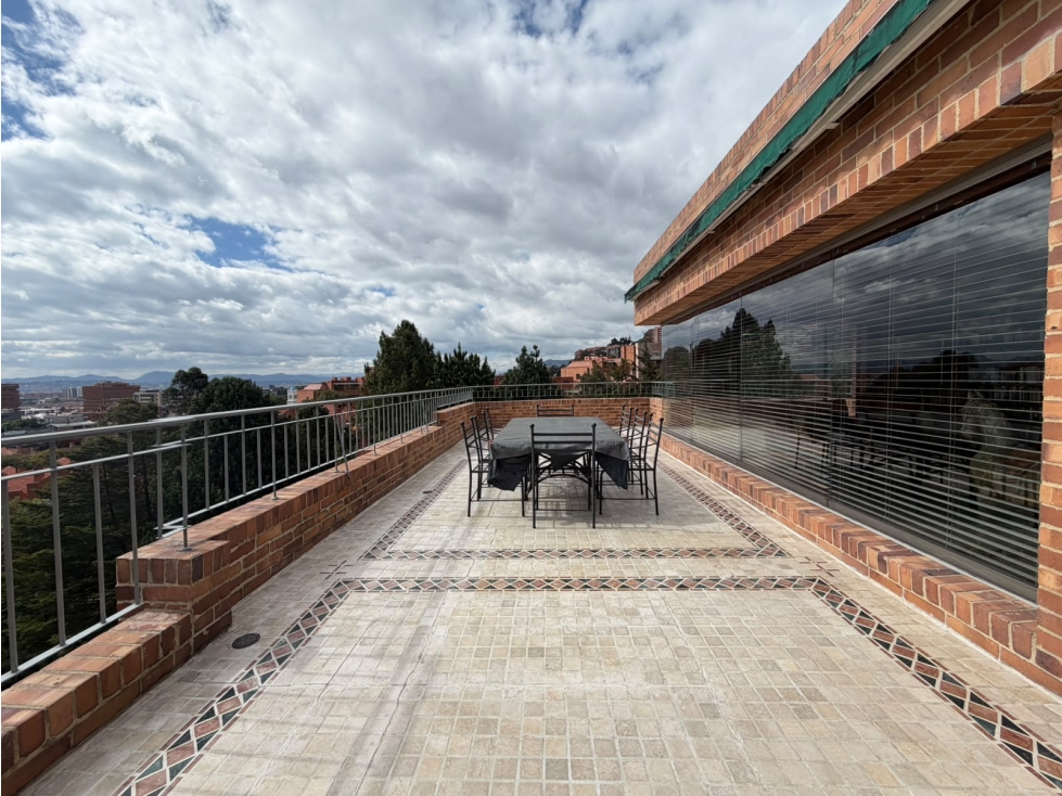 VENDO EXCELENTE PH EN SANTA BÁRBARA ALTA. 438 m2 + 85 m2