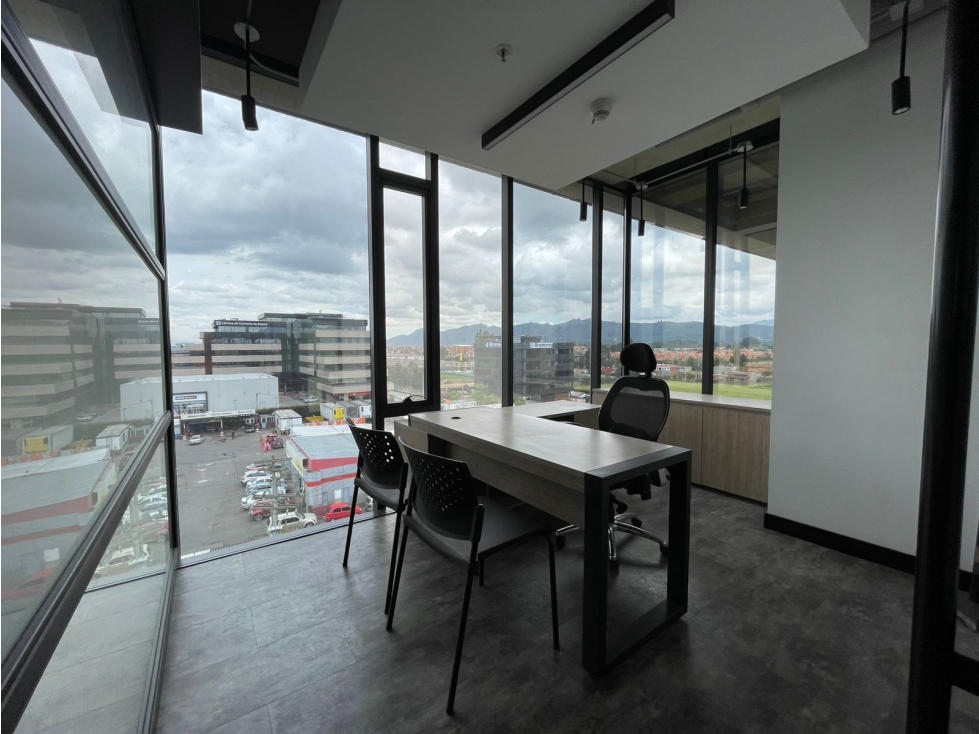 ARRIENDO EXCELENTE OFICINA AMOBLADA EN CHÍA. 250 M2 + 91 M2 T - 5